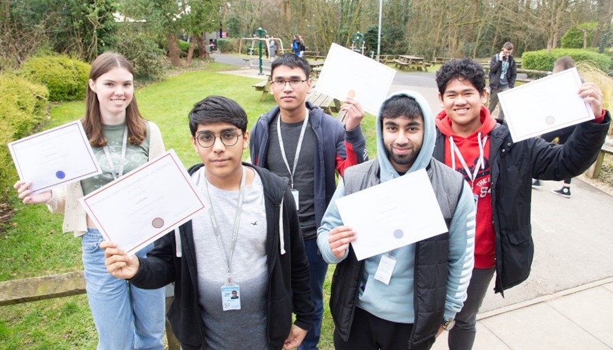 Student volunteers receive V-Aspire awards — Runshaw College